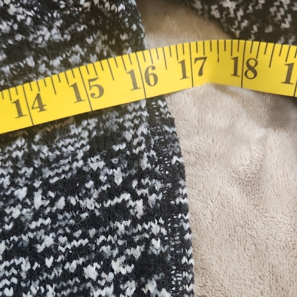 Free People Black/White Heathered Long Sleeve Light Knit Sweater✨️✨️✨️ - Picture 8 of 9